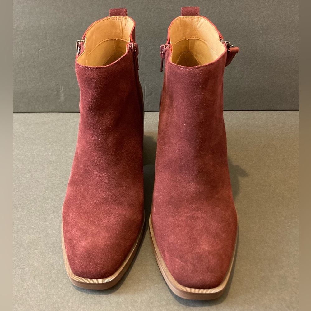 Women’s Crown Vintage booties